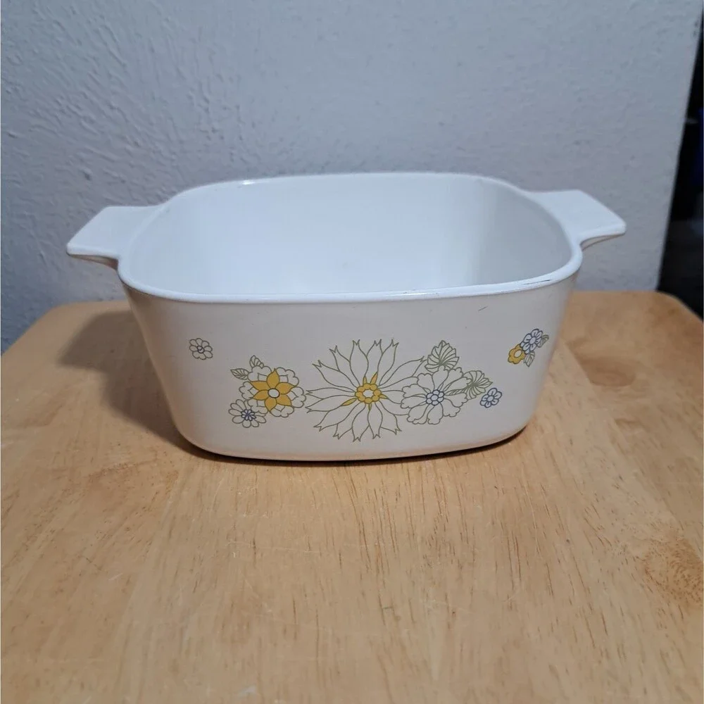 Vintage Authentic Corning Ware Daisy Pattern